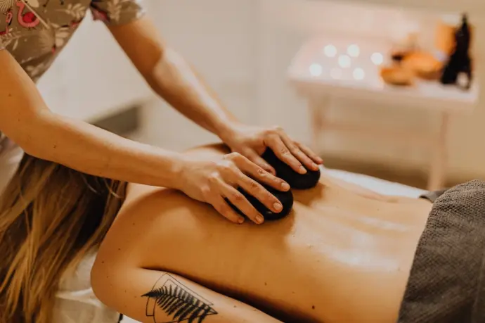 Hotstone massage met warme stenen bij zen4you in Enschede